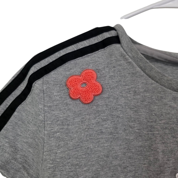 Adidas 3-Stripes Flower Patch Cropped T-Shirt Size Large - Picture 2 of 6
